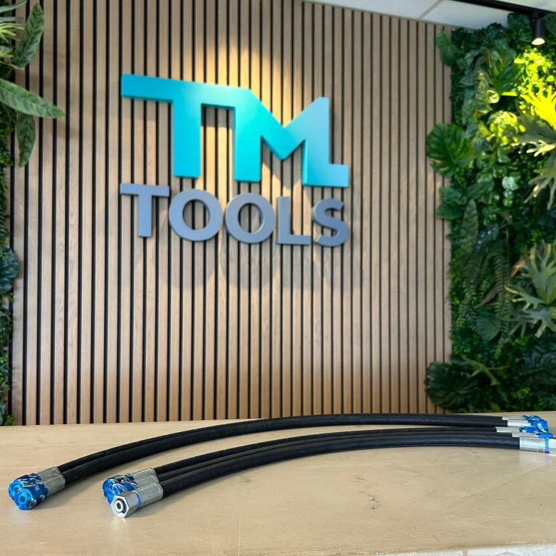 Hydraulic hoses and couplings
